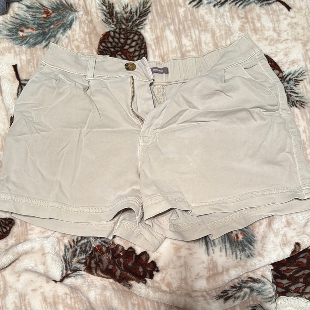 Women's Cream Shorts